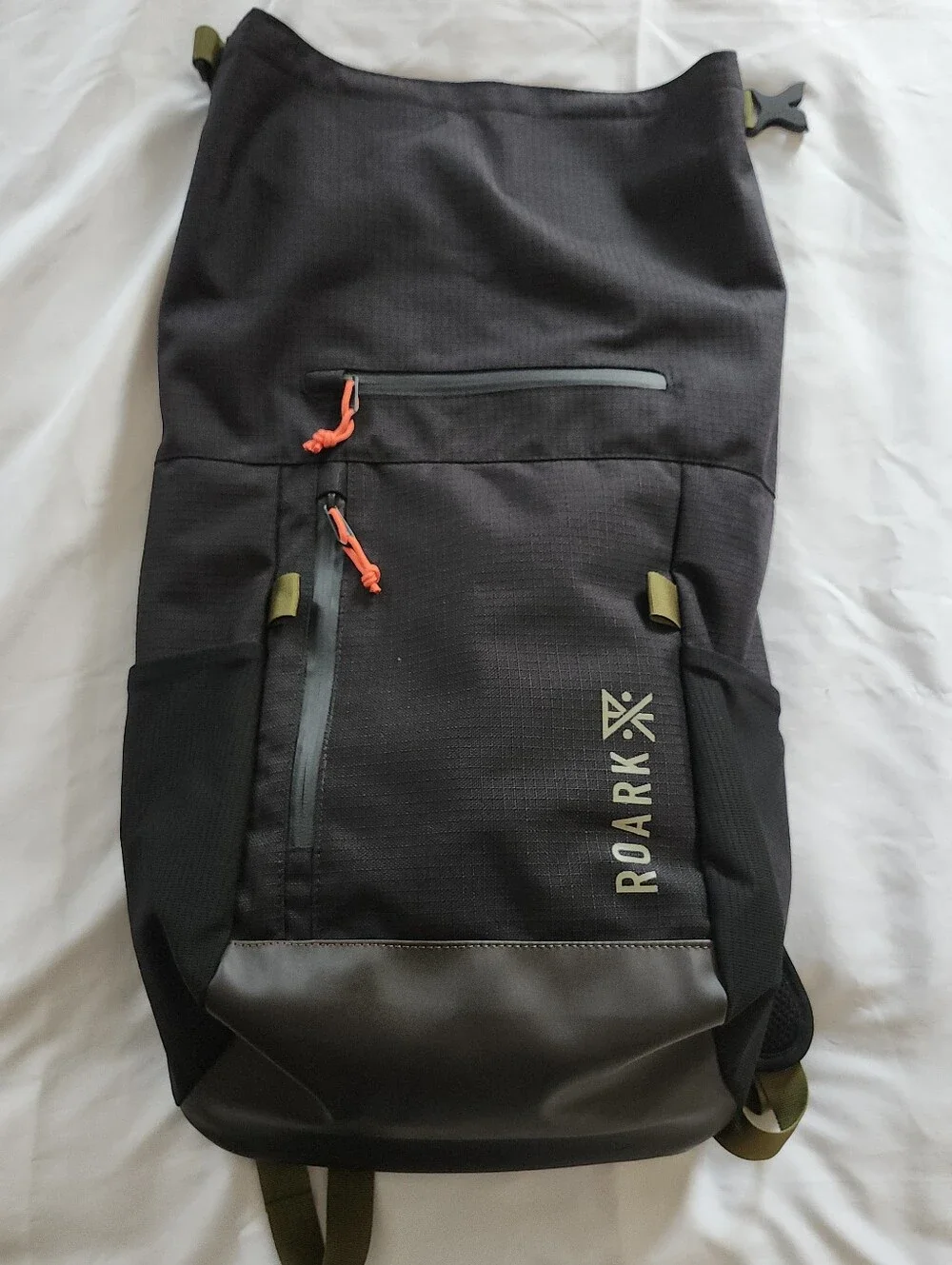 ROARK 27L 2.0 Passenger RA249 Travel Backpack Laptop pkt Black/Olive NWOT
